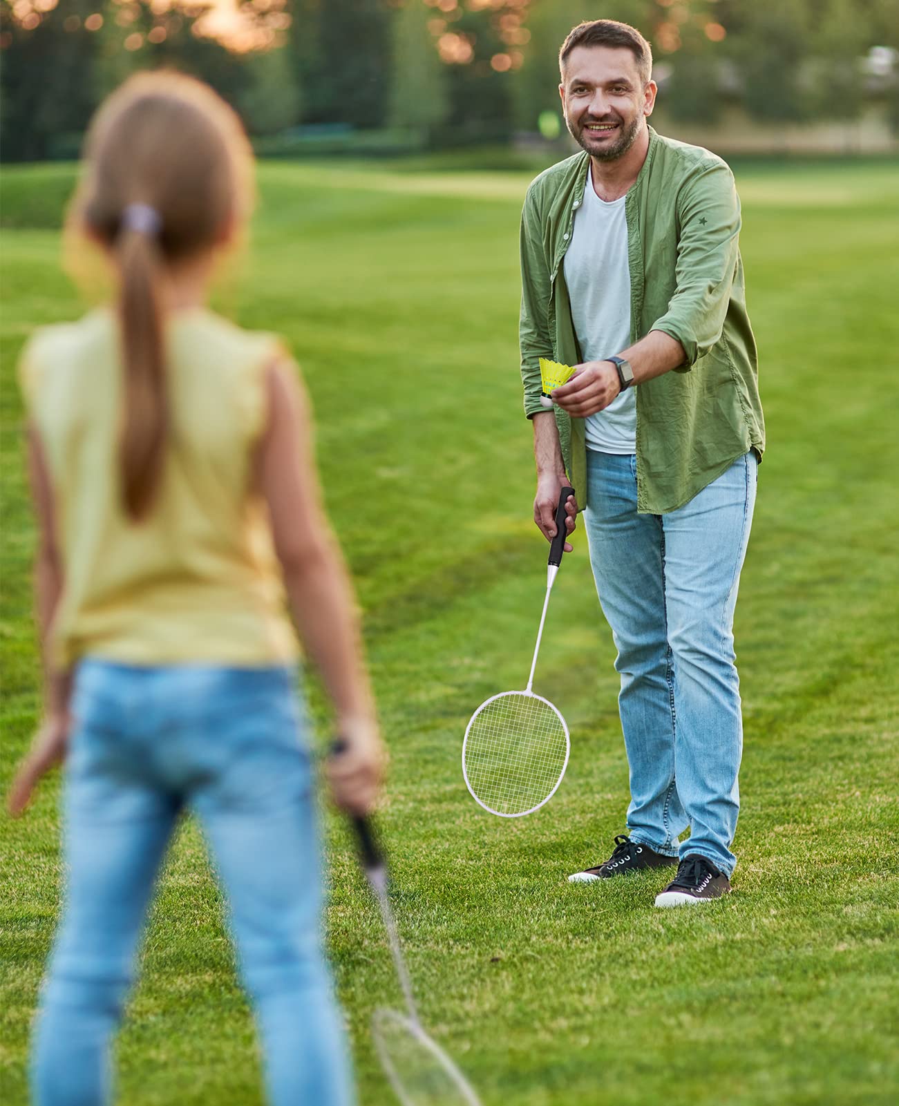 AboveGenius Badminton Rackets Set of 6 for Outdoor Backyard Games, Including 6 Rackets, 6 Nylon Badminton Shuttlecocks, Lightweight Badminton Racquets for Beginners