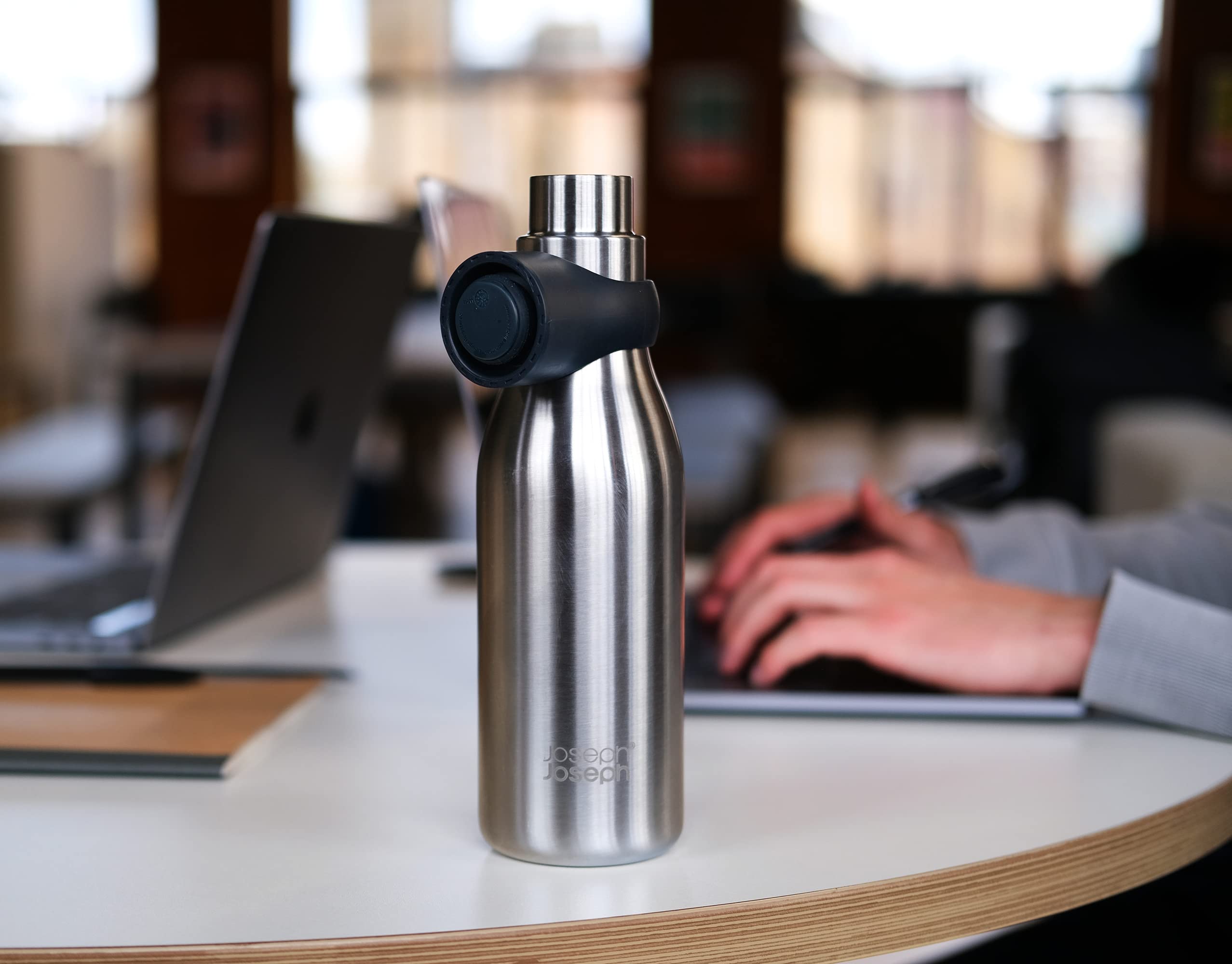 Joseph Joseph Loop™ Vacuum Insulated Water Bottle 500 ml (17 fl. oz) - Brushed/Anthracite