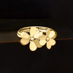 Ross-Simons Italian 14kt Yellow Gold Flower Ring. Size 7