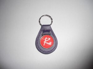 amc rambler r logo leather keychain - purple