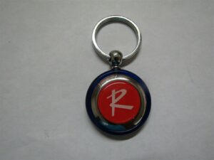 amc rambler r logo round plastic keychain - blue