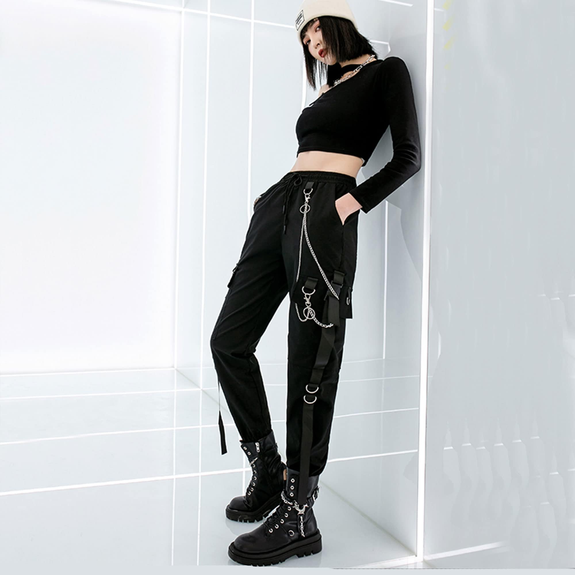 MEINVQIAOTI Black Cargo Pants for Women Techwear Women Loose Street Rock Style Casual Black Pants with Chain Goth Pants (Black,M)