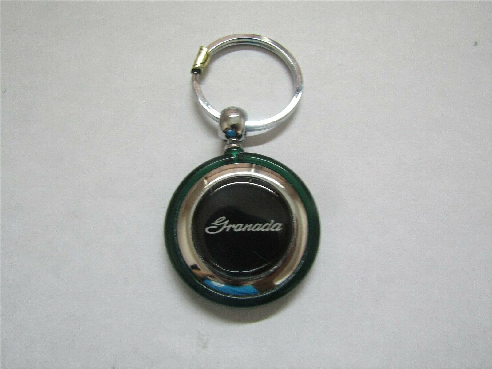 1975 1976 1977 1978 1979 1980 1981 1982 GRANADA SCRIPT LOGO ROUND PLASTIC KEYCHAIN - GREEN