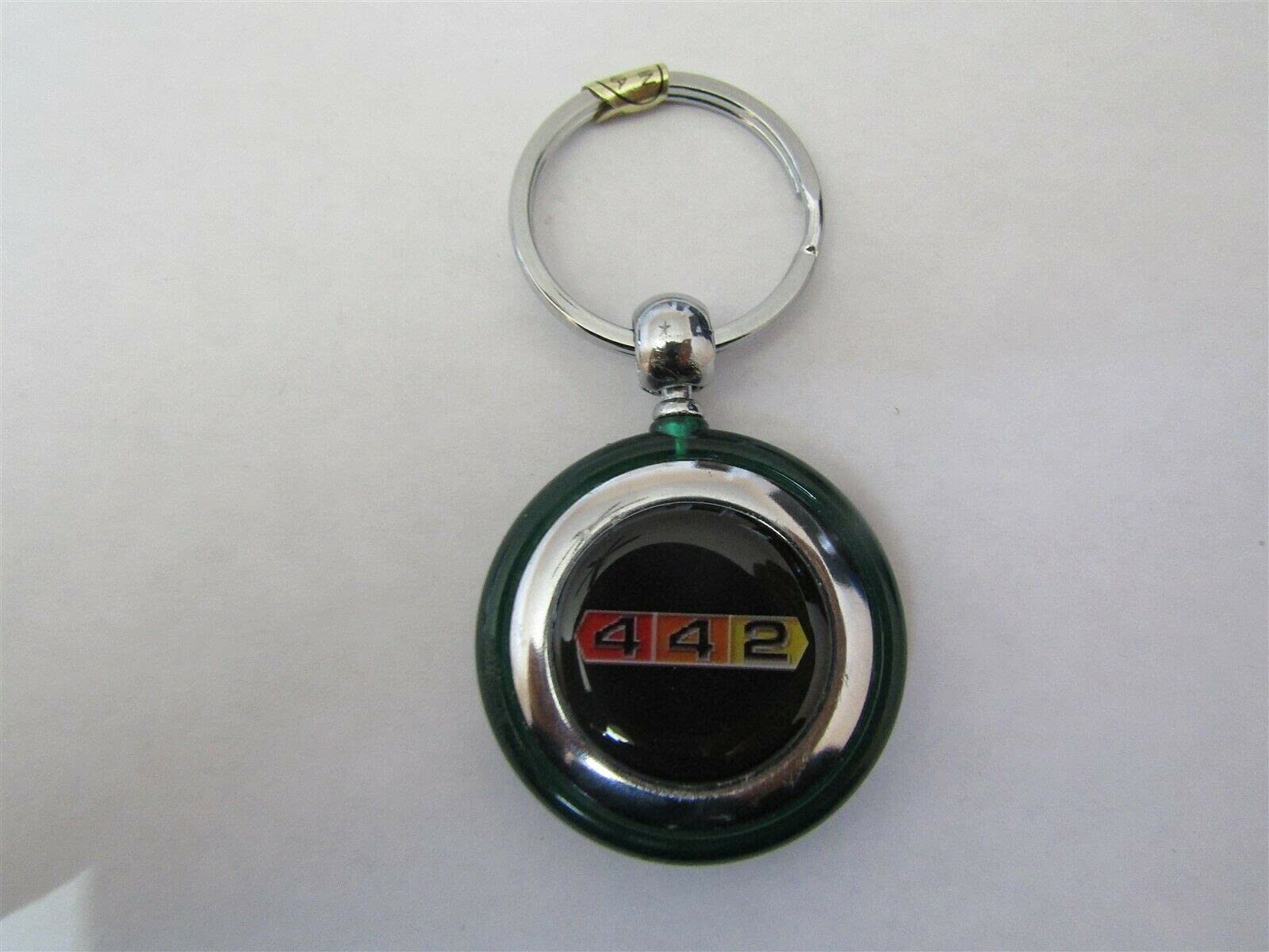 1965 1966 1967 1968 OLDS 442 4-4-2 TRI COLOR LOGO ROUND PLASTIC KEYCHAIN - GREEN