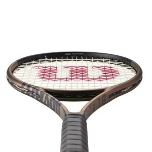 Wilson Blade 98 (18x20) v8 Tennis Racquet (4_1/2)