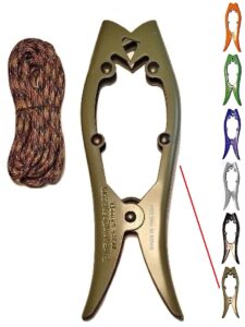 funfishingideas brush gripper made in usa securely anchor your kayak, canoe or boats up to 22 feet in seconds. the harder you pull the tighter it grips (camo)