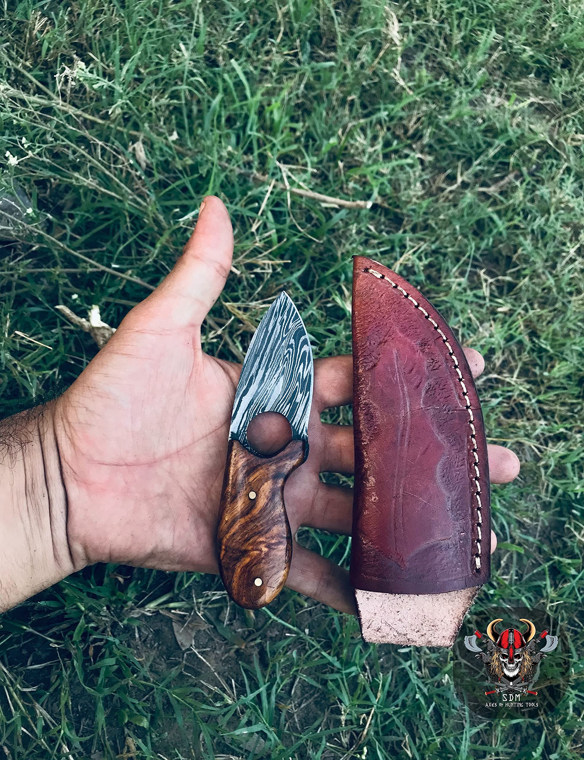 SDM Custom Handmade Hunting Knife Bush craft Knife Damascus Steel Survival Knife EDC 5'' Overall Walnut Wood With Sheath