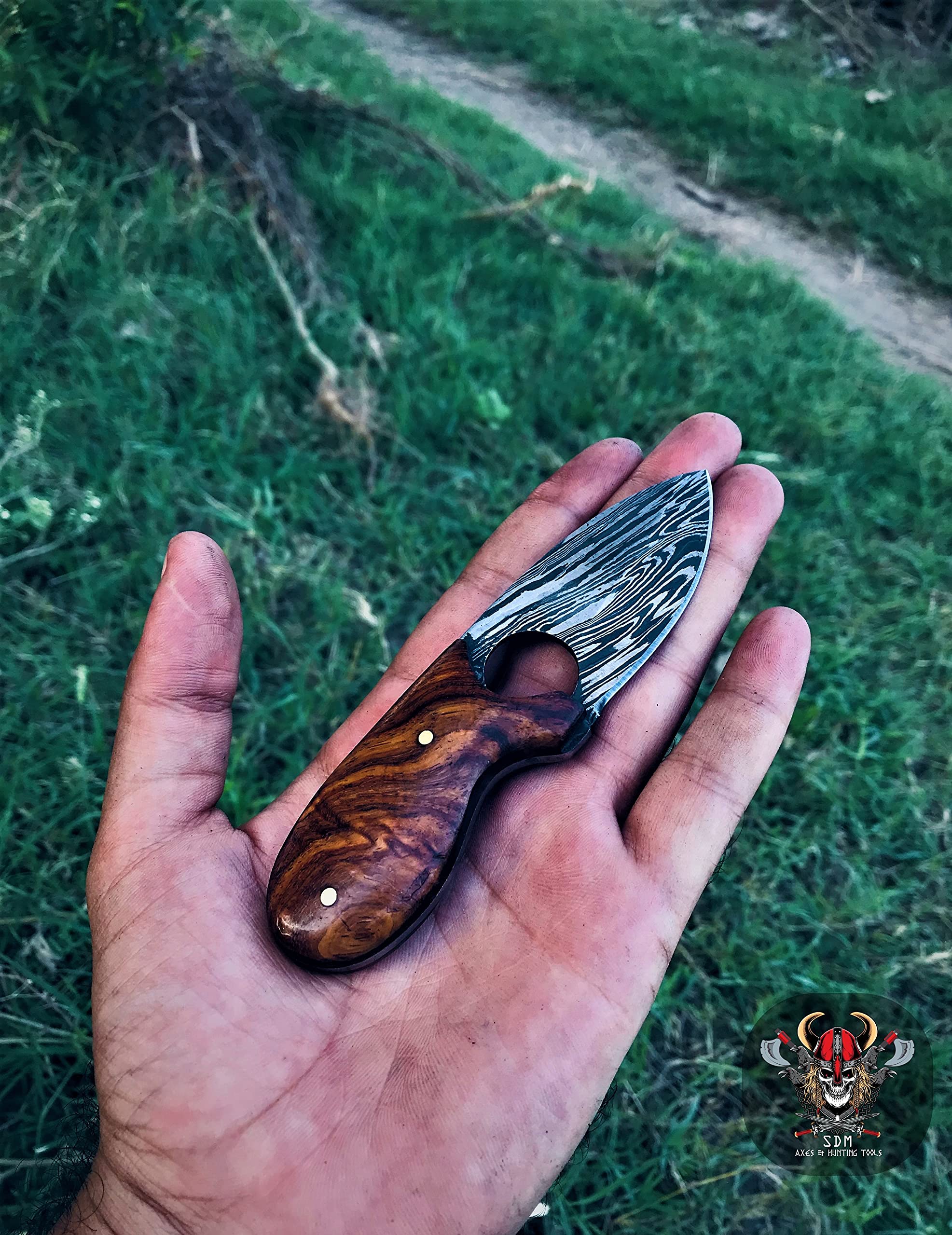 SDM Custom Handmade Hunting Knife Bush craft Knife Damascus Steel Survival Knife EDC 5'' Overall Walnut Wood With Sheath