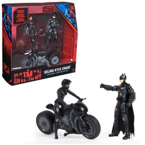 the batman 2022 movie series selina kyle chase set with batman and motorcycle