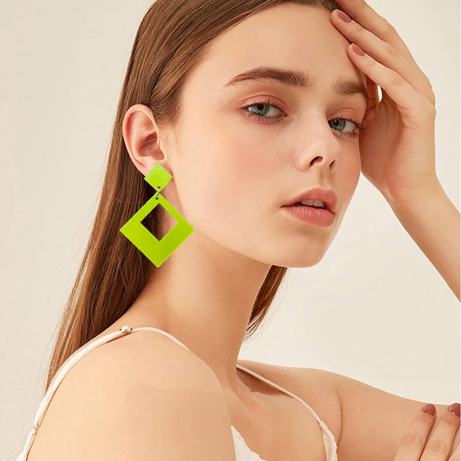 TIANHONGYAN Lightweight Unique 80s Retro Acrylic Dangle Earrings Geometric square Neon Drop Dangle Earrings for Women Party Costume Accessory (fluorescent green)