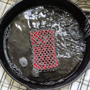 Lodge Cast Iron 8-Ounce Seasoning Spray and Lodge Chainmail Scrubbing Pad Set