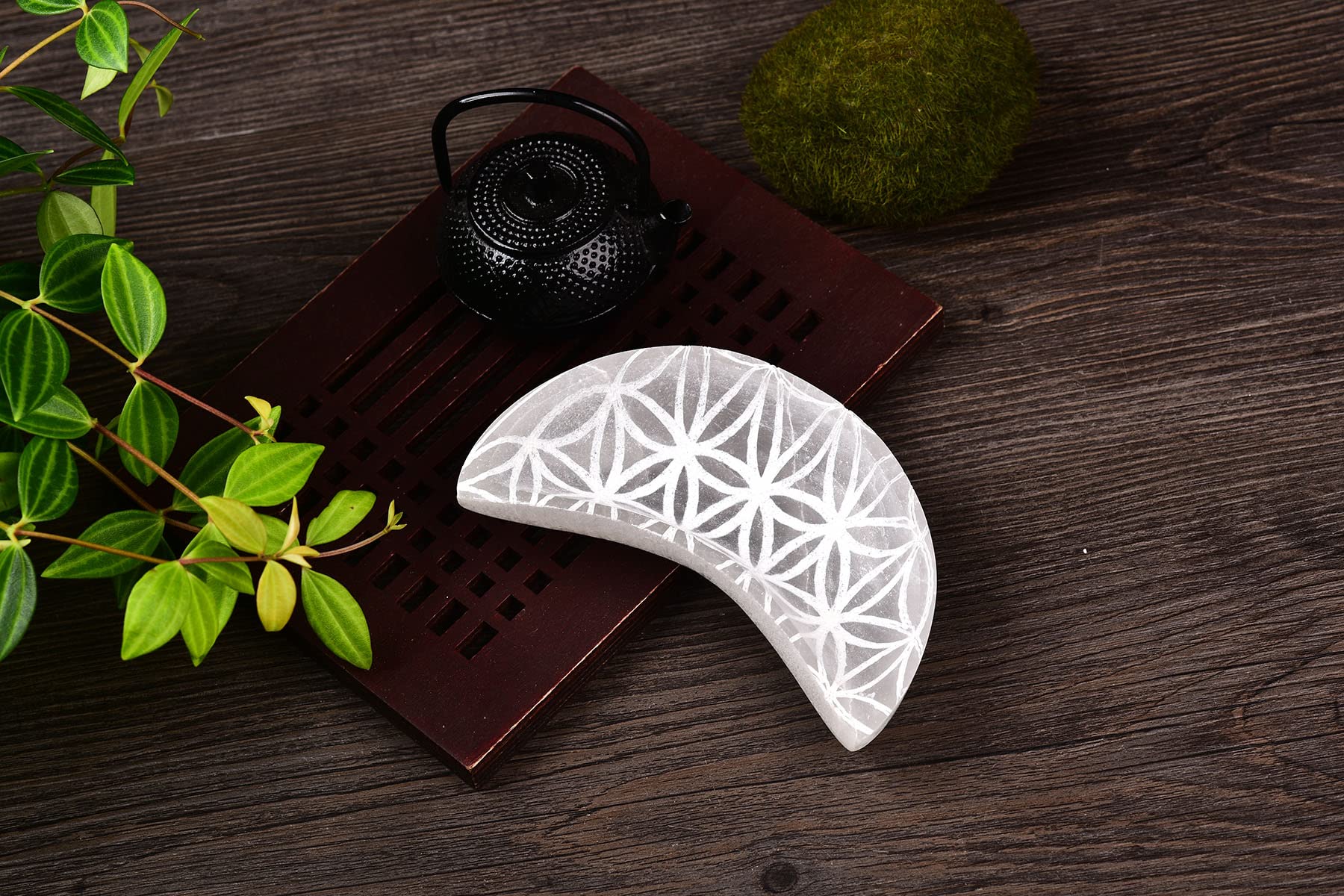 AMOYSTONE Selenite Charging Bowl 4” Crescent Moon Stone Bowl Engraving Pattern Flower of Life, for Jewelry, Home Decoration