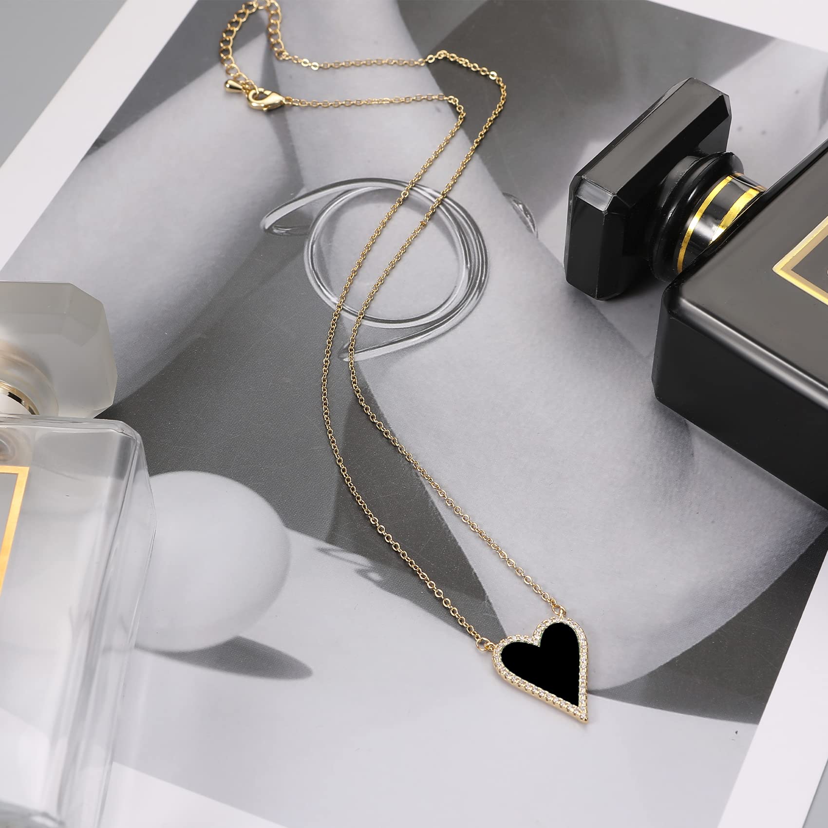 JINGDR Black Heart Necklace for Women Trendy Preppy Jewelry Gold Plated Black Love Heart Pendant, Heart Paperclip Chain Necklace Cute Heart Necklaces for Women Dainty Jewelry (Black)