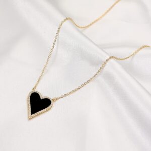 JINGDR Black Heart Necklace for Women Trendy Preppy Jewelry Gold Plated Black Love Heart Pendant, Heart Paperclip Chain Necklace Cute Heart Necklaces for Women Dainty Jewelry (Black)