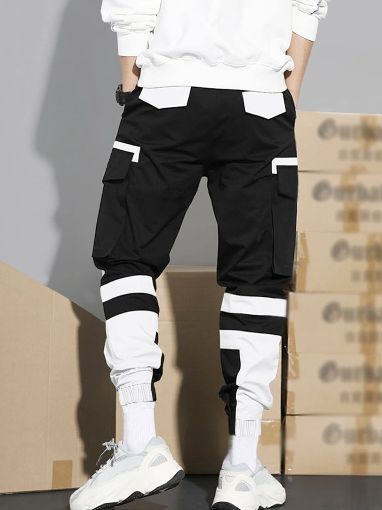 WDIRARA Men's Colorblock Patchwork Streetwear Cargo Pants Active Sporty Pants with Pockets Black and White S