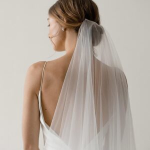 Latious 1 Tier Wedding Bride Veil Ivory Simple Fingertip Bridal Tulle Veils with Comb for Brides and Women (Ivory)