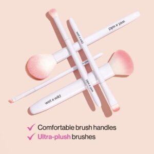 wet n wild Eye Crease Brush,Flawless Tapered Blending, Soft Synthetic Fibers, Ergonomic Handle for Comfortable Precision Control, Cruelty-Free & Vegan