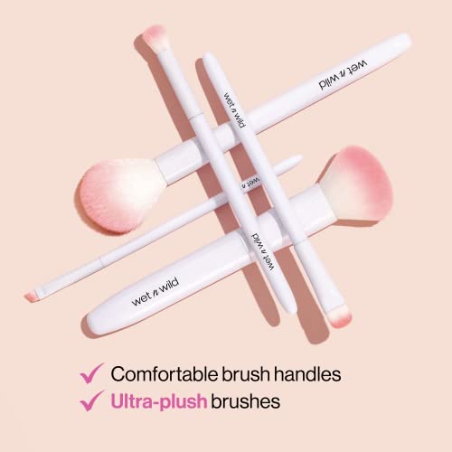 wet n wild Eye Crease Brush,Flawless Tapered Blending, Soft Synthetic Fibers, Ergonomic Handle for Comfortable Precision Control, Cruelty-Free & Vegan