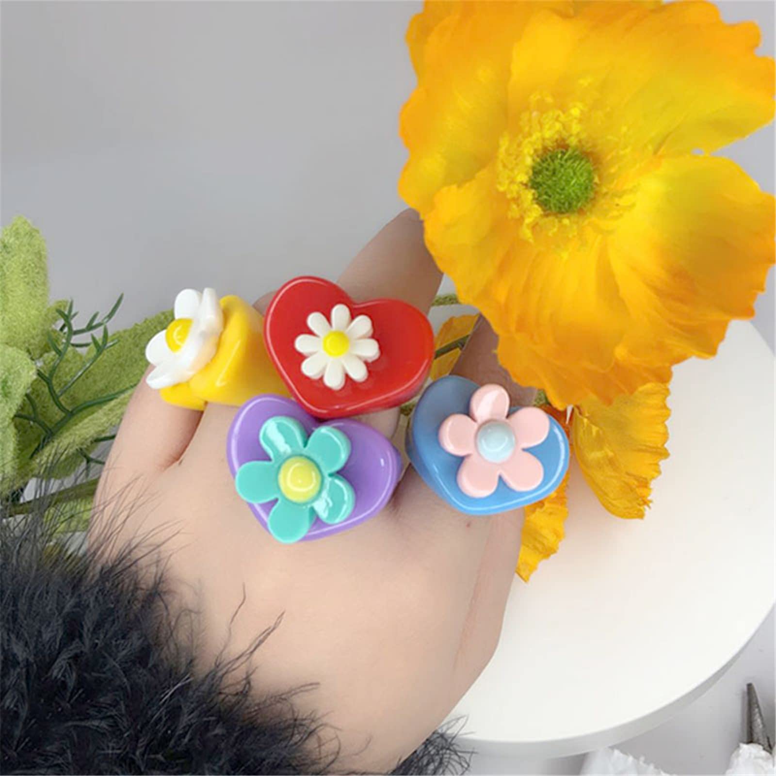 WCRAZYE 4Pcs Trendy Love Heart Resin Chunky Rings Boho Beach Rings Statement Transparent Acrylic Stackable Rings Cute Colorful Y2k Joint Finger Knuckle Ring Daisy Flower Rings for Women (4Pcs Colorful Flower Rings)