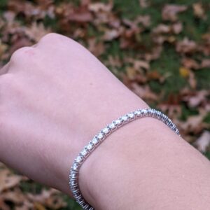 TwoBirch 18k White Gold Plated Tennis Bracelet 3MM with Round Moissanite (Sterling Silver, Size 7.5, 5.7 CT DEW)