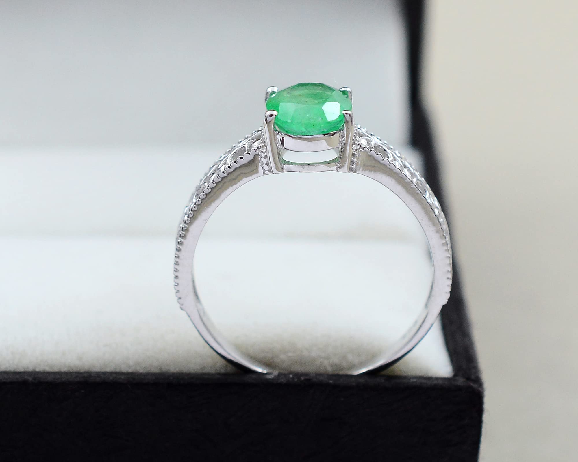 9X7 MM Natural Green Zambian Emerald Oval Cut May Birthstone 925 Sterling Silver Solitaire Unisex Proposal Ring Love and Friendship Gift For Girlfriend (Rhodium Plated Silver, 7)