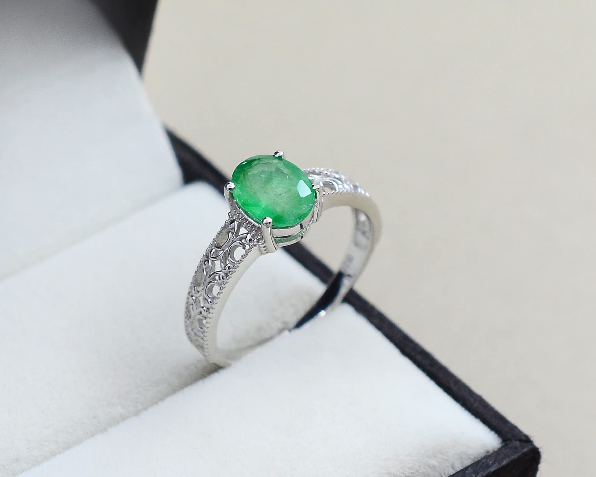 9X7 MM Natural Green Zambian Emerald Oval Cut May Birthstone 925 Sterling Silver Solitaire Unisex Proposal Ring Love and Friendship Gift For Girlfriend (Rhodium Plated Silver, 7)