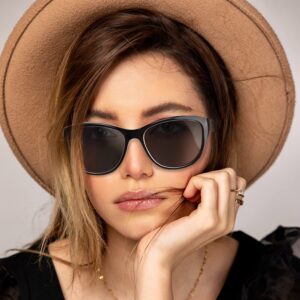 LVIOE Polarized Sunglasses for Women, Classic Fashion Sunglasses Anti Glare 99.99% UV Protection