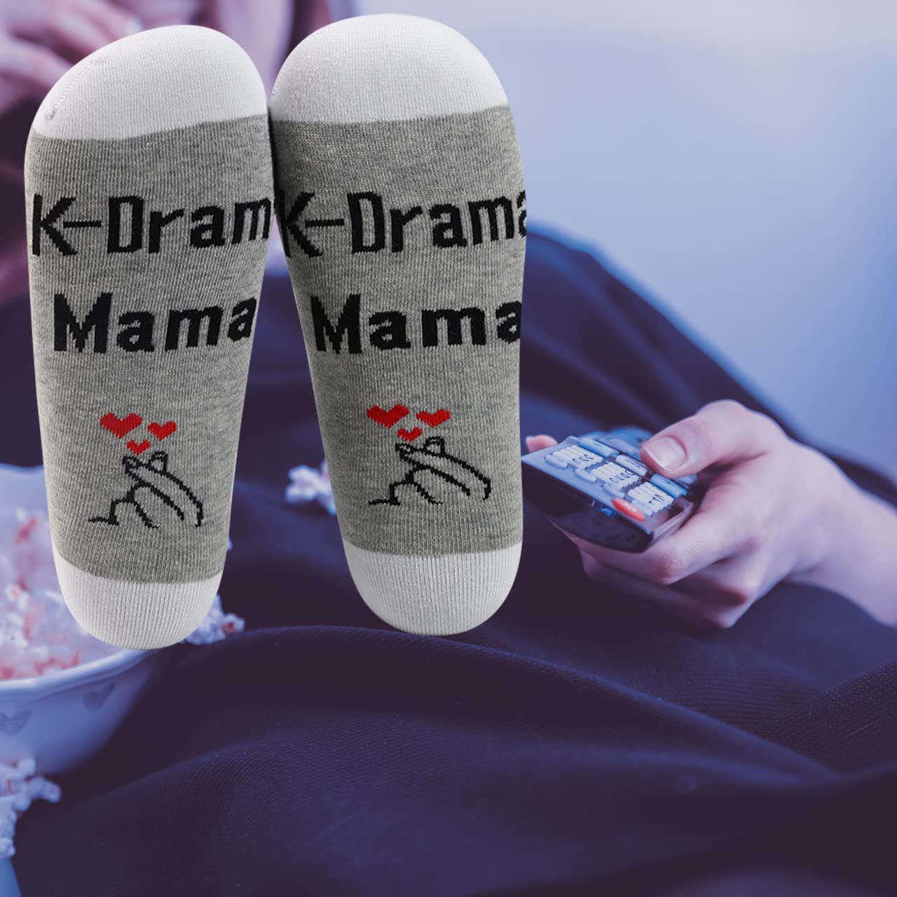 LEVLO Funny K-Drama Lovers Gifts K-Drama Mama Hand Heart Socks for Korean Movie TV Series Fans (2 pairs)