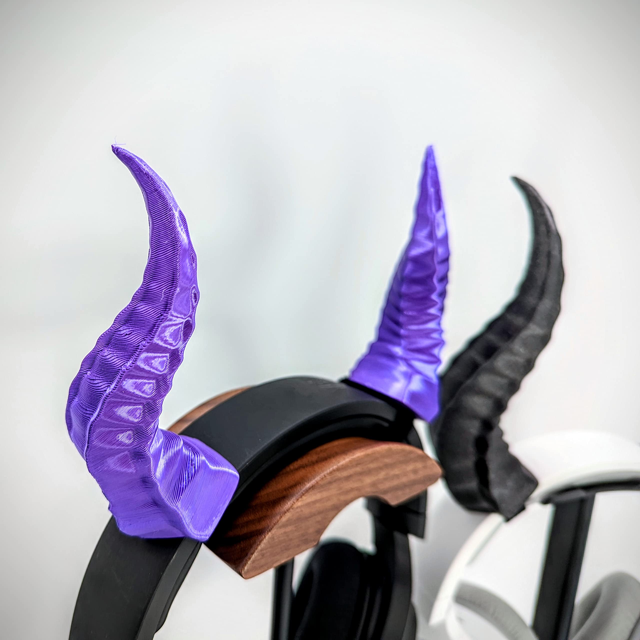 BeamTeam3D Spiky Devil Horns for Headphones - Demon Headphone Attachment in Various Colors with Self Fastener - Cosplay Devil Ears for Gamers and Streamers (Set of 2) (Sparkle Black)