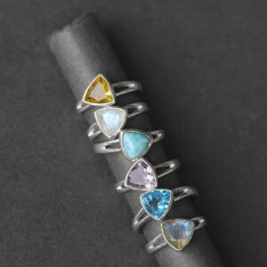 YoTreasure Natural Trillion Shape Labradorite Ring 925 Sterling Silver Jewelry