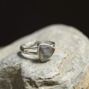 YoTreasure Natural Trillion Shape Labradorite Ring 925 Sterling Silver Jewelry