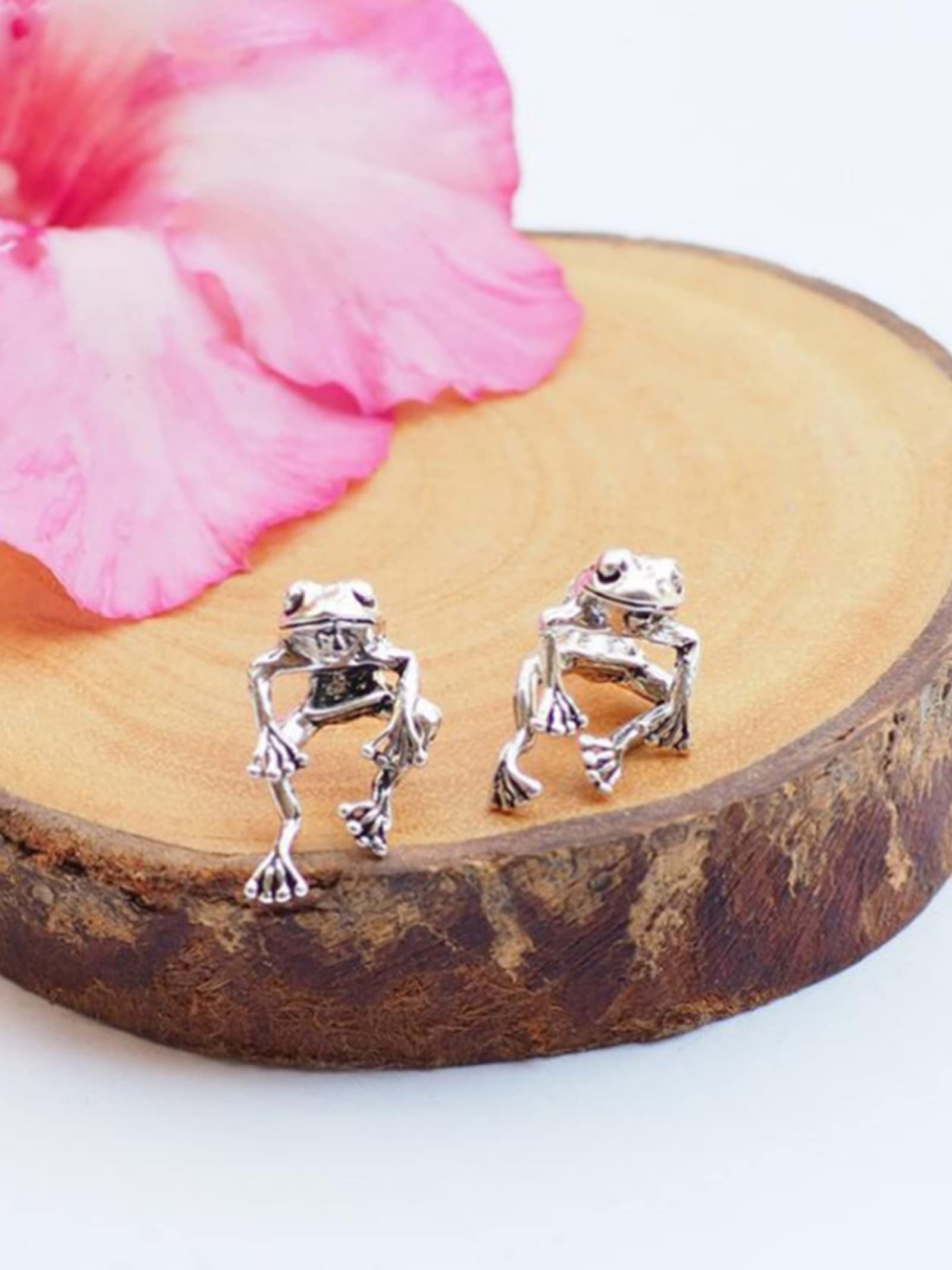 Silver Frog Earrings for Women Vintage Frogs Shaped Stud Earrings Cute Animal Earrings Frog Jewelry for Birthday Christmas