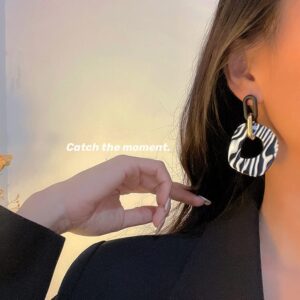 Fashion Circle Dangle Earrings Acrylic Black White Zebra Print Geometric Round Drop Earrings Chunky Paperclip Chain Link Dangling Earrings Statement Trendy jewelry gift for Women