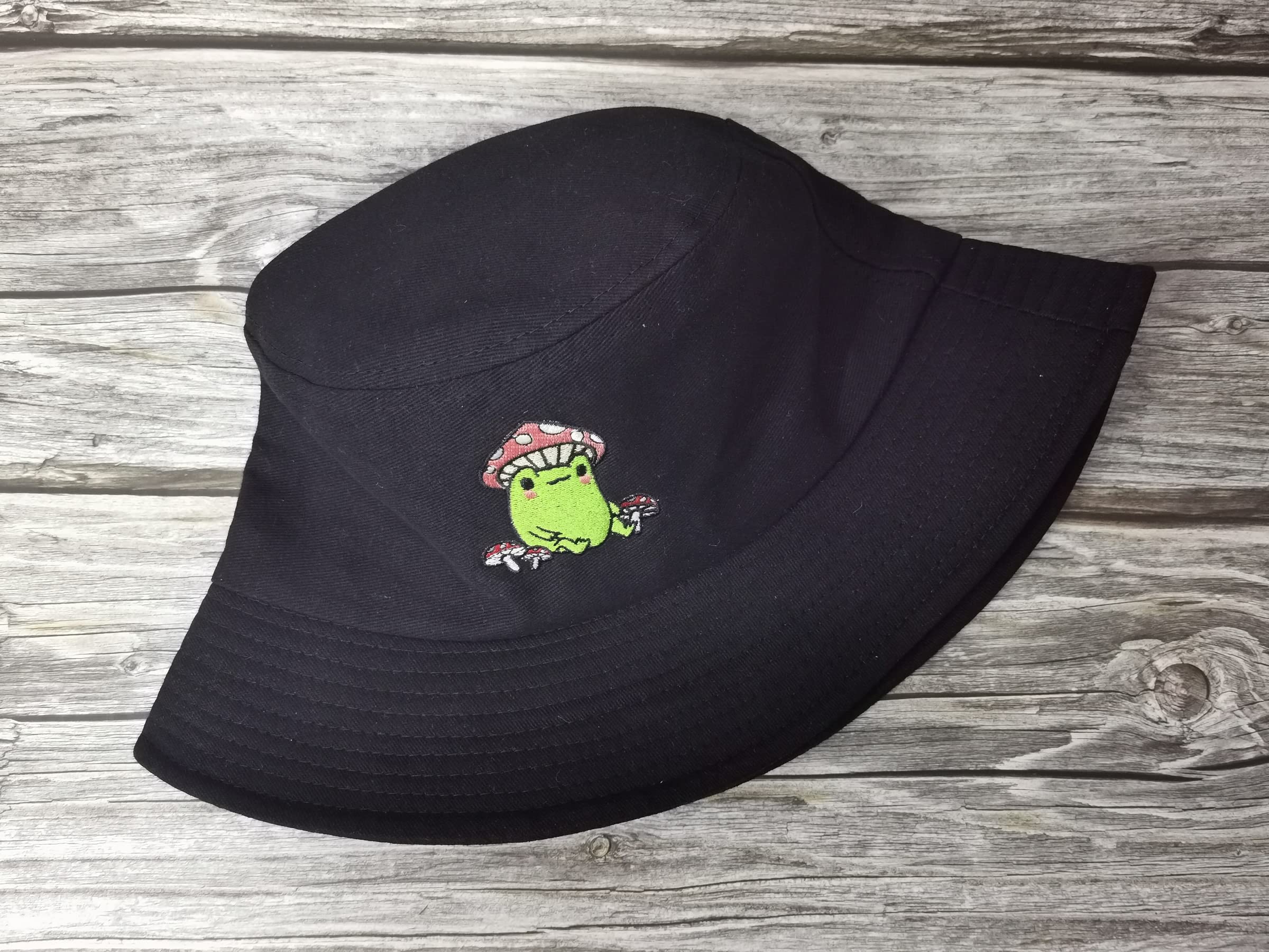 Enodtter Frog with Mushroom Embroidered Bucket Hat for Men Women Girl, Black Summer Travel Fisherman Beach Sun Hat Embroidery Outdoor Cap Unisex