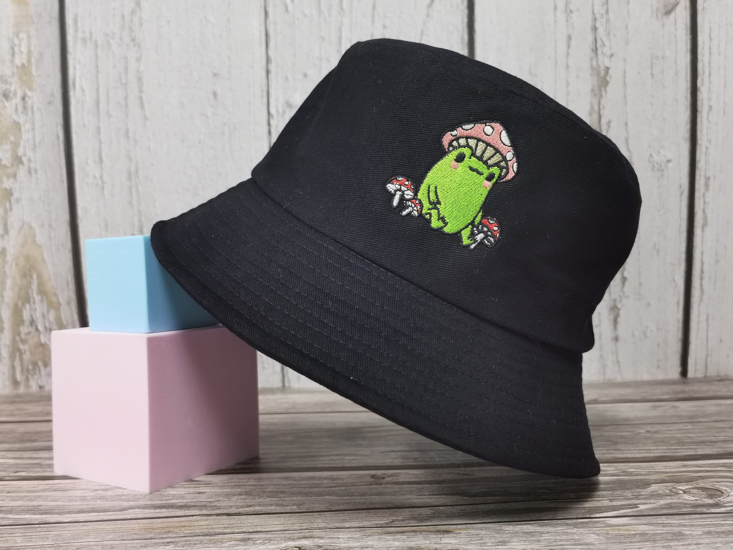 Enodtter Frog with Mushroom Embroidered Bucket Hat for Men Women Girl, Black Summer Travel Fisherman Beach Sun Hat Embroidery Outdoor Cap Unisex