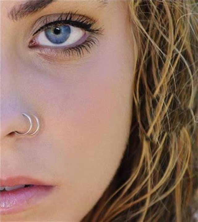 D.Bella Spiral Nose Ring for Single Piercing - Surgical Steel Nose Hoop in Silver, Rose Gold and Black