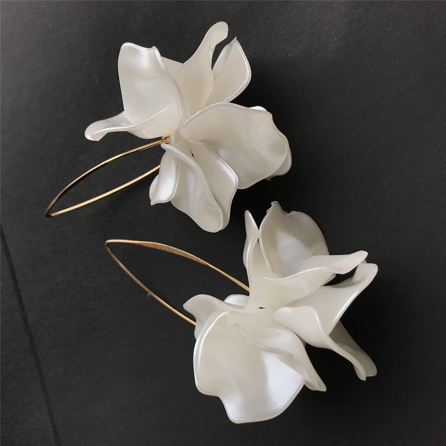 JIUIQL Handmade Bohemian Matt Acrylic Large Flower Dangle Drop Earrings Unique Exaggerated European Resin Tiered Rose Petal Flower Line Earrings for Women Lady Statement Beach Jewelry Gifts (Pearl White)