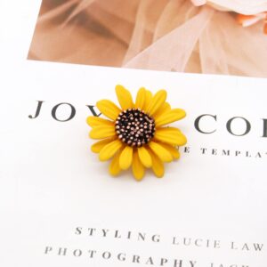 Yellow Daisy Brooch Pin, White Sun Flower Brooch.Enamel Charm Daisy Coat Collar Brooch for Women (Yellow)