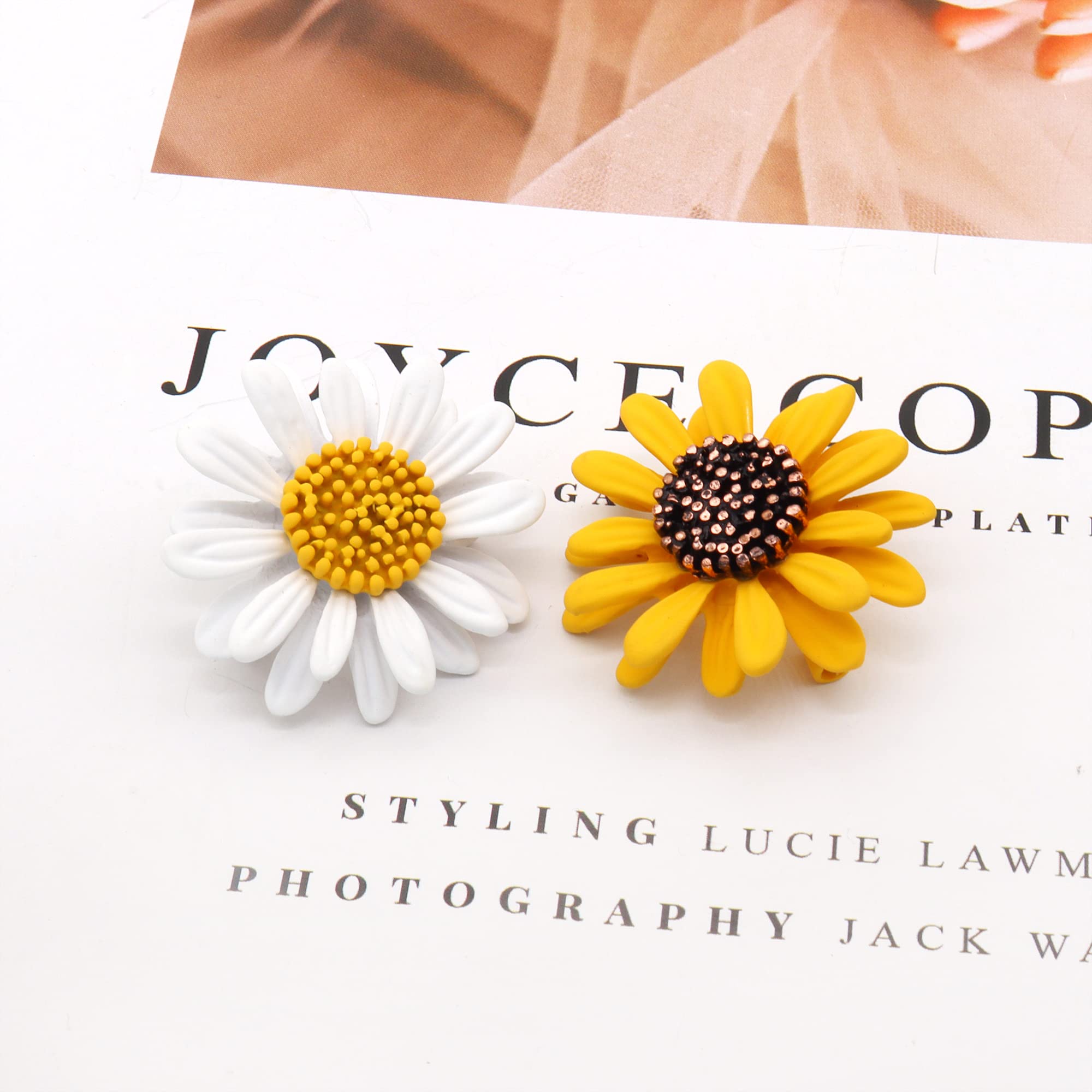 Yellow Daisy Brooch Pin, White Sun Flower Brooch.Enamel Charm Daisy Coat Collar Brooch for Women (Yellow)