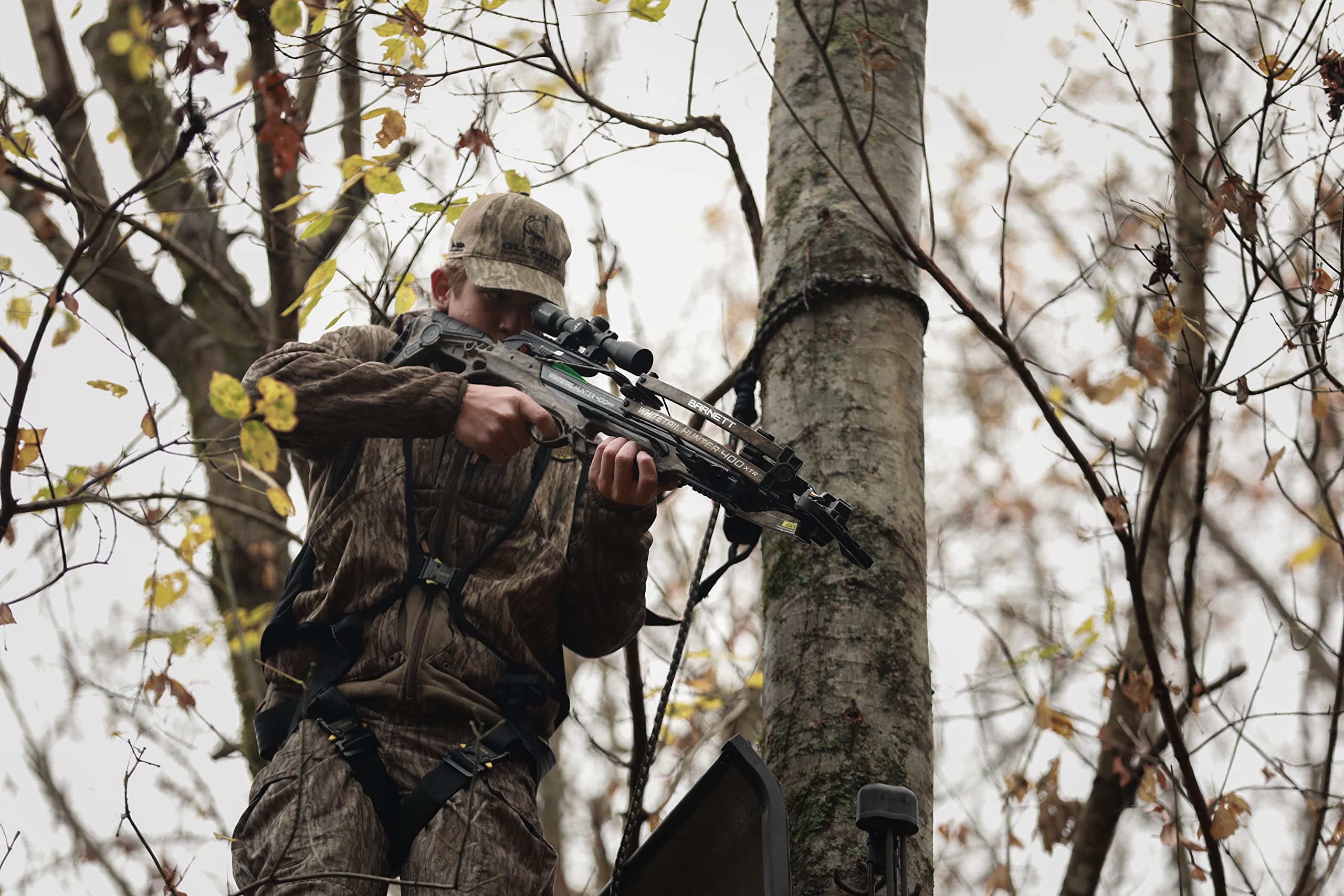 Barnett Archery Whitetail Hunter Crossbow, with 4x32mm Multi-Reticle Scope, 2 Arrows, Lightweight Quiver, 400XTR Without Crank Device, Mossy Oak Bottomland, One Size (BAR78168)