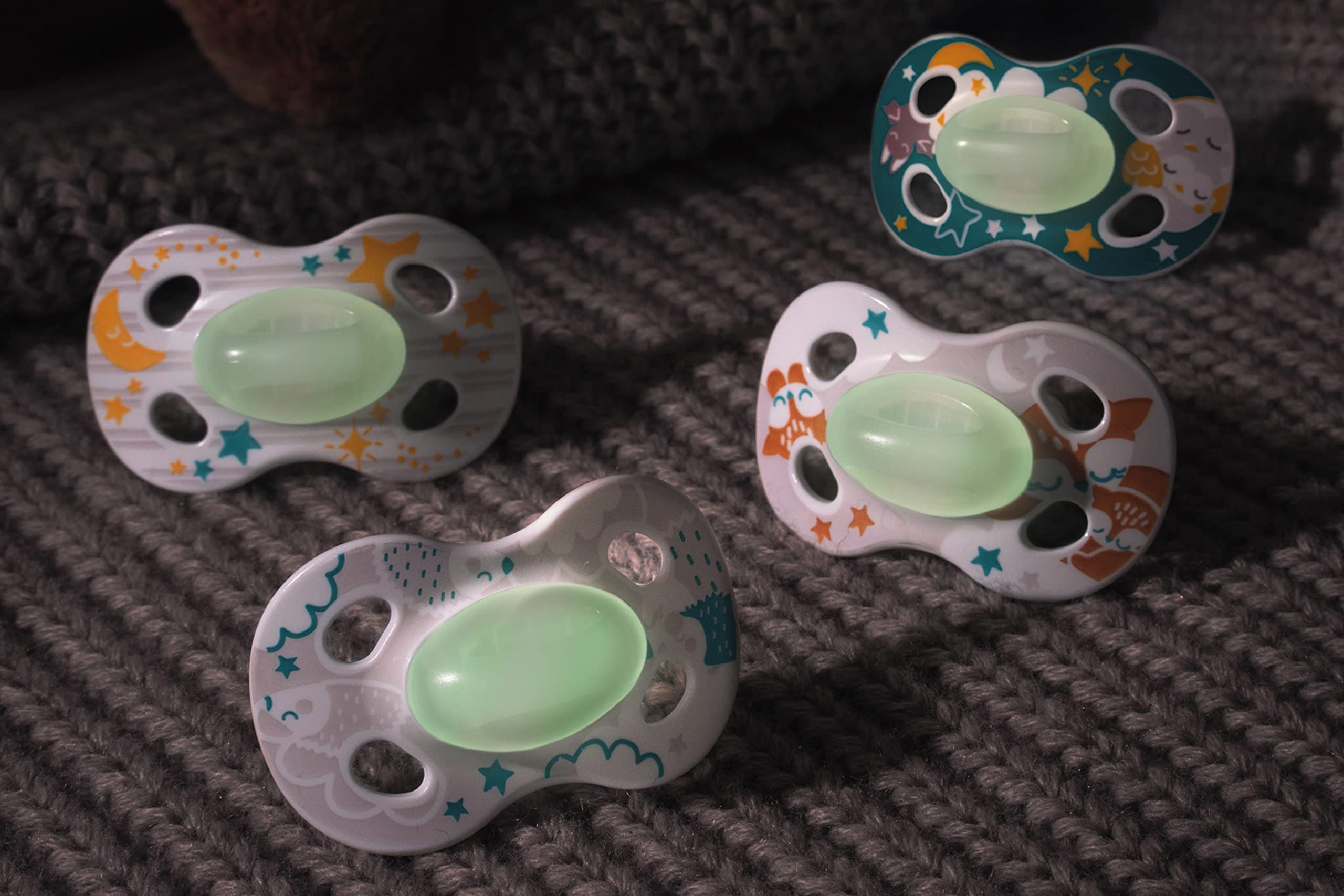 Medela Baby Pacifier | Night - Glow in The Dark | 18+ Months | 2-Pack | Lightweight | BPA-Free | Owls and Moon with Stars