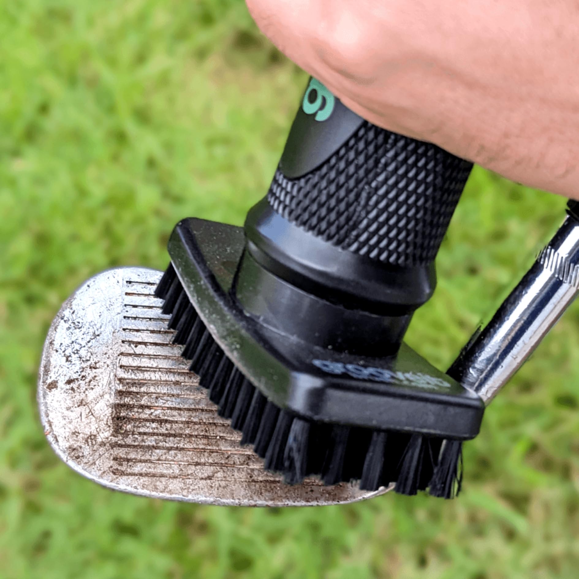 Grooveit "The Wet Club Scrub Golf Water Brush - 3 Year Warranty - Anti-Leak Design - Magnetic Brush with Nylon-Bristle Head - Patented Pump for Easy Cleaning - Wide Cleaning Coverage - Long Lasting