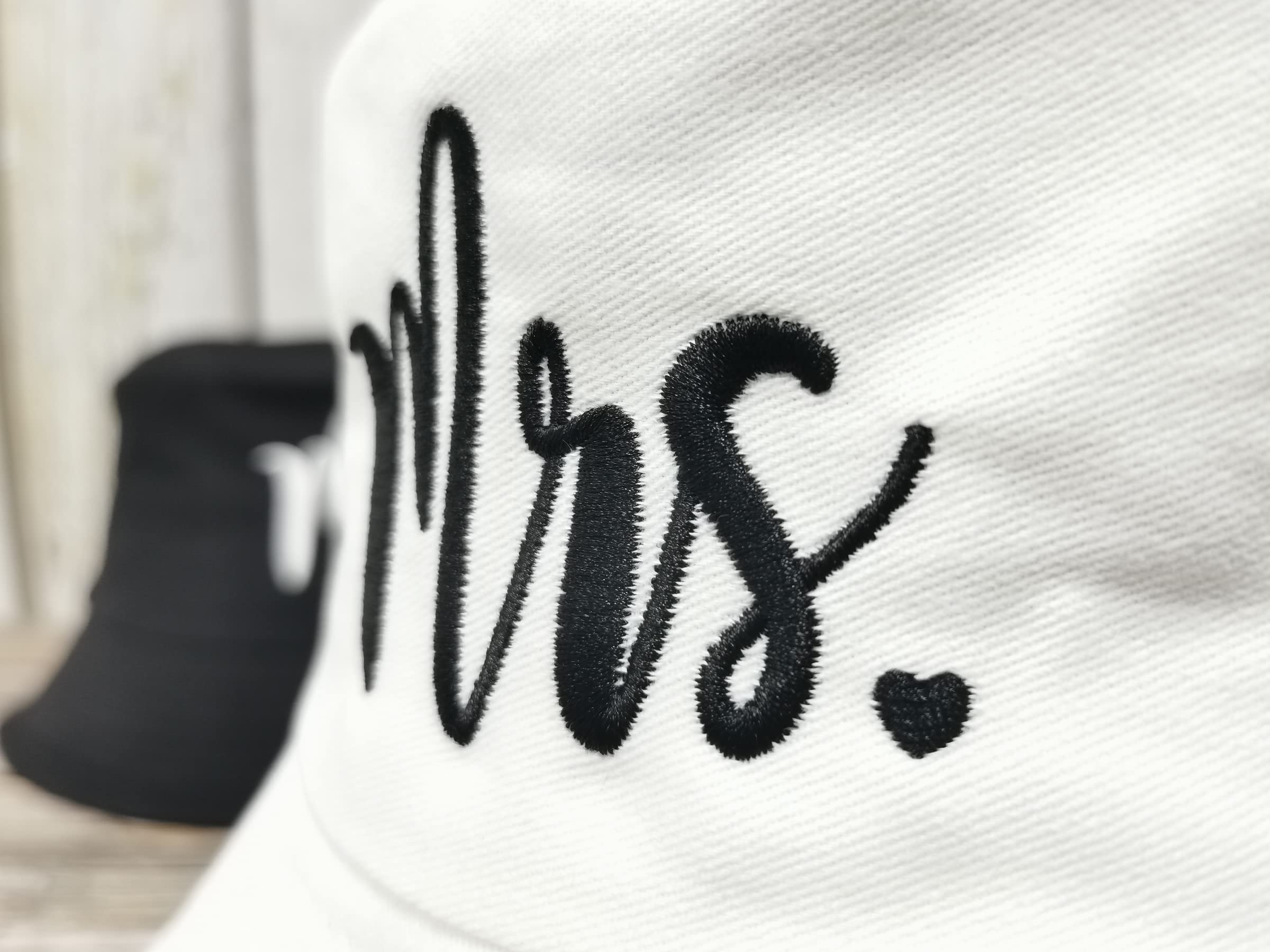 Enodtter Mr and Mrs Bucket Hats for Couples, Embroidered Bride Groom Matching Hats, Embroidery Summer Beach Hats, Newlywed Honeymoon Wedding Gift