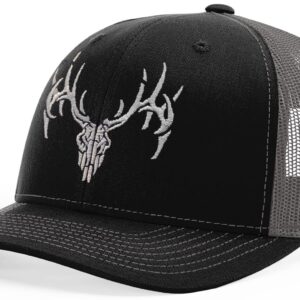 HORN GEAR Trucker Hat - Deer Skull Hat Edition (Black/Charcoal)