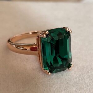 DCFSHEE Green Emerald-Shape Simulated Emerald Jewelry Ring with 18K Rose Gold Plated Silver Women's Engagement Solitaire Ring (US size 7)