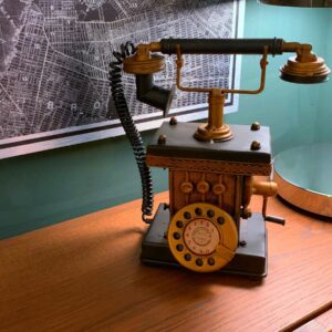 VANLAXY Creative Retro Decorative Phone Model Telephone Coin Bank Money Saving Antique Phone Figurine Cafe Bar Window Decor Model Home Desk Decoration