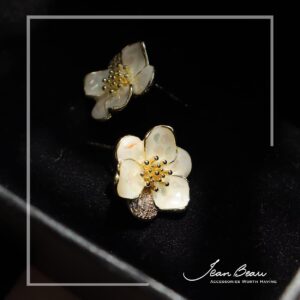 JeanBeau Large White Flower Stud Earrings for Women Enamel Pearl Flakes CZ Wallflower Earrings - Gold Cute Fun cherry blossom Floral Studs Hypoallergenic Jewelry Gifts