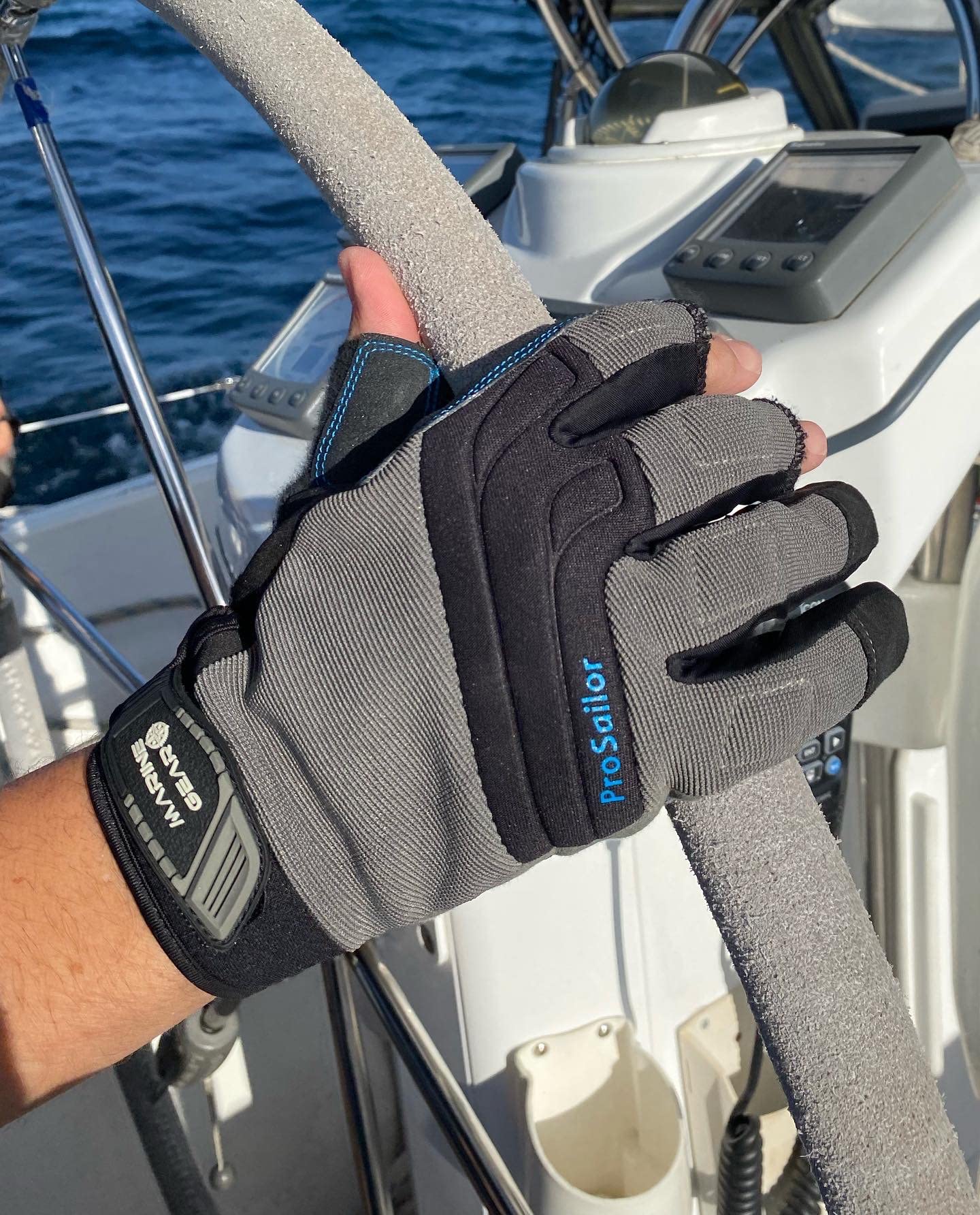 Marine Gear Sailing Gloves (Medium) - 3-Finger Dexterity Sailing Gear with Better Grip, Neoprene and Padded Knuckles, Reinforced Pressure Points