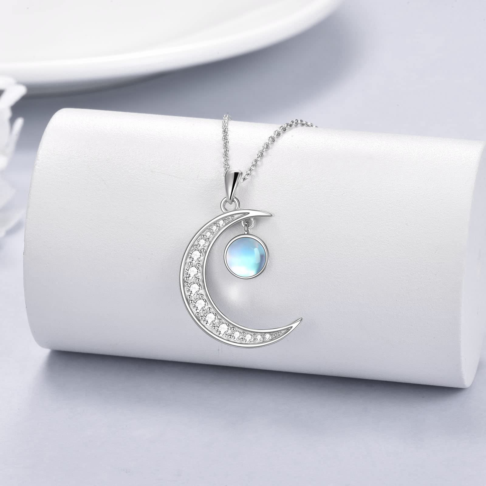 YAFEINI Crescent Moon Necklace Gifts for Women Sterling Silver Moonstone Crescent Moon Pendant Necklace Jewelry Gifts for Women Teen Girls