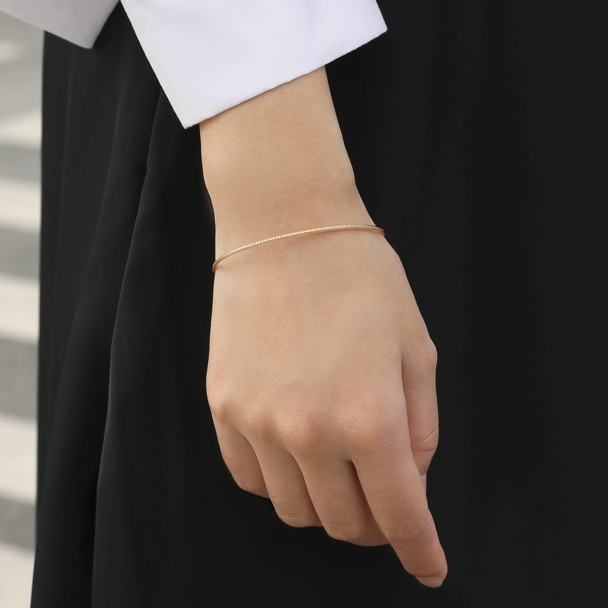 CHOW SANG SANG 18K Yellow Solid Gold Minimalist Simple Bangle for Women 92817K | 7 (Wrist Size:14.5-15.5 CM)